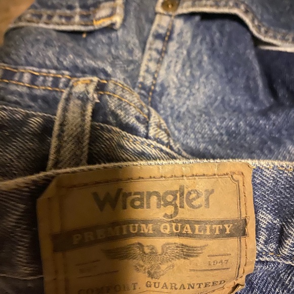 Wrangler Jeans - Picture 2 of 3